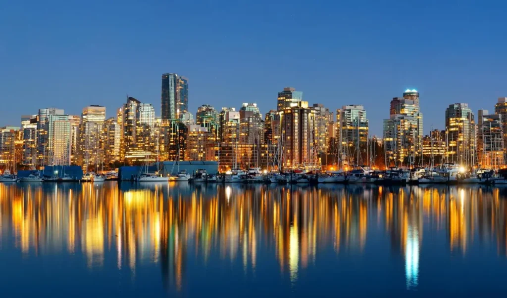 Vancouver, Canada — Vancouver seawall skyline summer